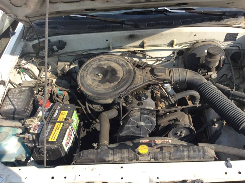 It’s carbureted! How many 1994 models were there that were still carbureted? I genuinely have no idea.